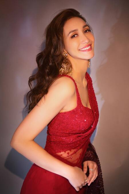 Buy_Rohit Gandhi + Rahul Khanna_Red Tulle Pre-draped Embroidered Saree 