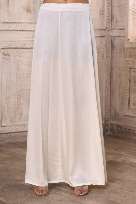 Shop Aariyana Couture Off White Viscose, Georgette, Modal Border Saree With Bishop Sleeve Blouse Shop_Aariyana Couture_Off White Viscose, Georgette, Modal Border Saree With Bishop Sleeve Blouse