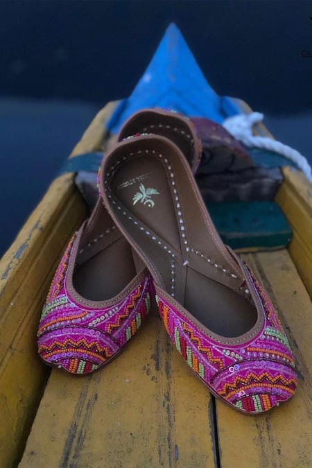 Cilwana Studio Embroidered Juttis 