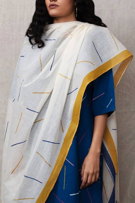 Banana Labs White Cotton Print Sprinkle Dupatta Online at Aza Fashions Banana Labs_White Cotton Print Sprinkle Dupatta_Online_at_Aza_Fashions