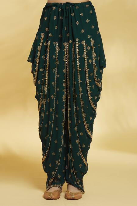 Aryavir Malhotra Green Kurta Viscose Georgette Embellished Floral Round Neck Flower Set at Aza Fashions Aryavir Malhotra_Green Kurta Viscose Georgette Embellished Floral Round Neck Flower Set_at_Aza_Fashions