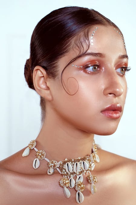 Kanyaadhan By Dhirajaayushi White Beads Shell Drop Choker 