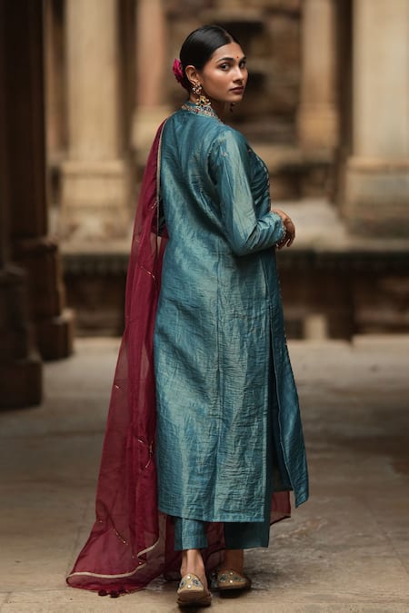 Shop Sagaa By Vanita Green Kurta And Pant Tissue Embroidered Aari V Neck Set at Aza Fashions Shop_Sagaa By Vanita_Green Kurta And Pant Tissue Embroidered Aari V Neck Set _at_Aza_Fashions