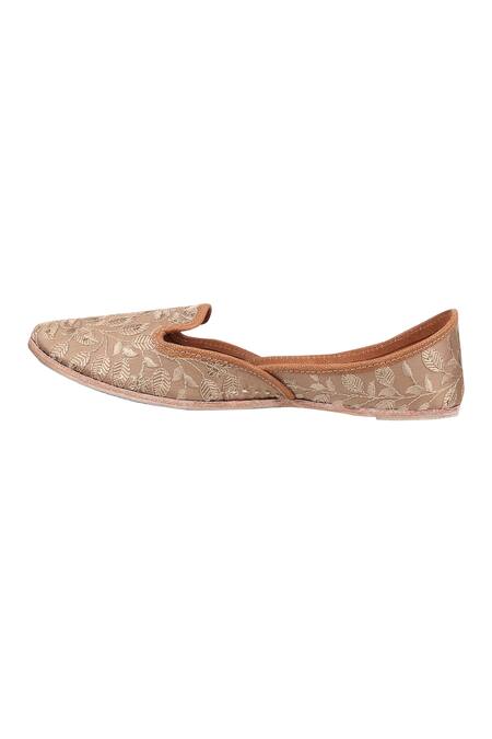 Imlee Jaipur_Brown Embroidered Leaf Thread Work Moccasin Juttis _Online_at_Aza_Fashions