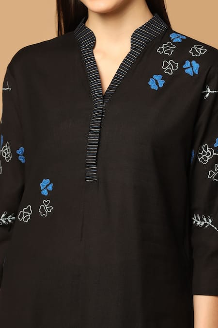 Buy_Ikha Couture_Black Linen, Cotton Embroidery, Tassels V-neck Floral Resham Thread Kurta Set_Online_at_Aza_Fashions
