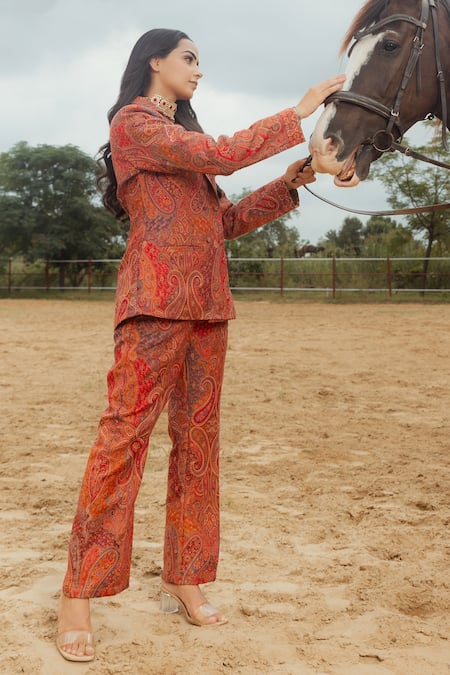 Shop Safaa Red Acrylic Viscose Blend, Lining Satin Mishfah Woven Blazer And Pant Set Online at Aza Fashions Shop_Safaa_Red Acrylic Viscose Blend, Lining Satin Mishfah Woven Blazer And Pant Set _Online_at_Aza_Fashions