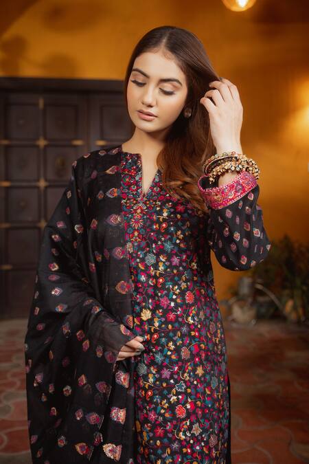 Safaa_Black Lining Shantoon, Moonga Silk Kani Weave Notched Eshma Woven Kurta Set_Online_at_Aza_Fashions