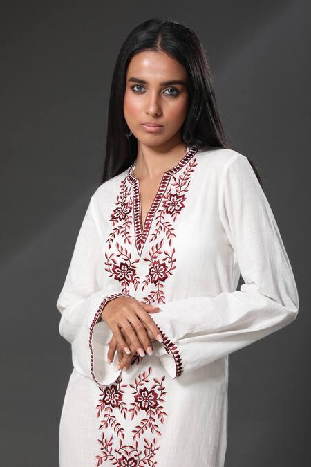 Shop_Zeefaa_White Cotton Floral Motifs V Neck Embroidered Kaftan_Online_at_Aza_Fashions
