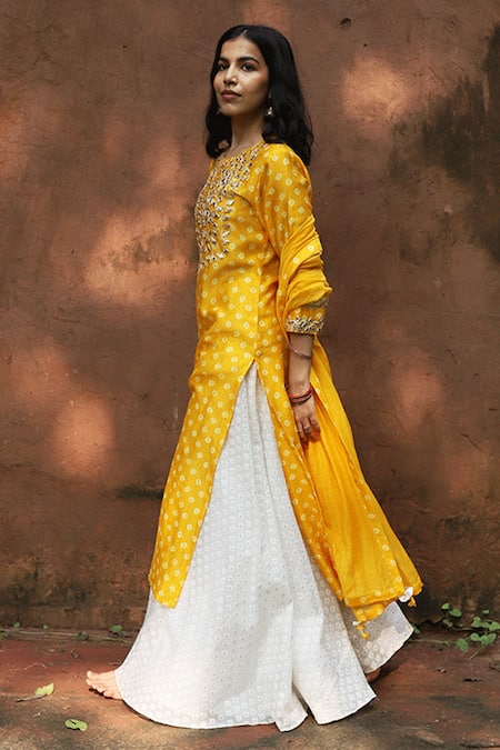 House Of Pink_Yellow Kurta And Dupatta Chanderi Bottom Self Cotton Round Bandhani Set _Online_at_Aza_Fashions
