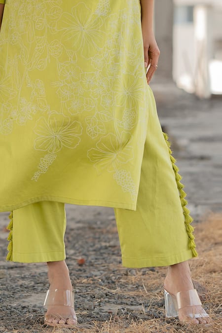 Pooja-Keyur_Green Cotton Satin, Chanderi Embroidery, Artistic Abstraction Kurta And Pant Set_Online_at_Aza_Fashions