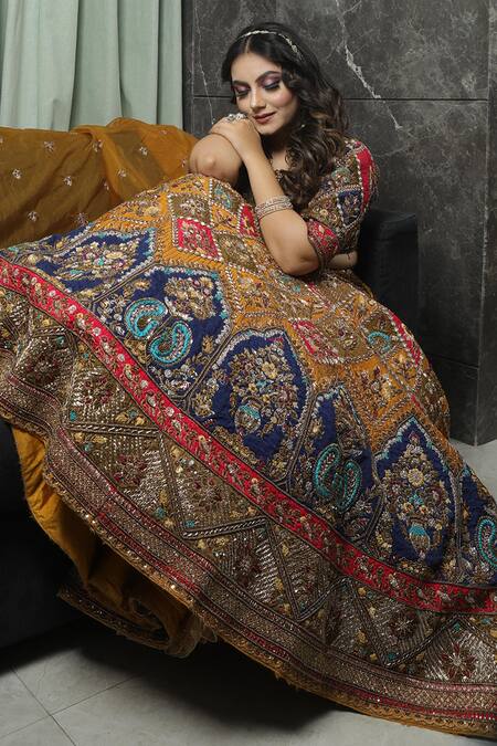 Mehar Brown Silk, Organza Embroidery Sweetheart Neck Geometric Floral Lehenga Set at Aza Fashions Mehar_Brown Silk, Organza Embroidery Sweetheart Neck Geometric Floral Lehenga Set _at_Aza_Fashions