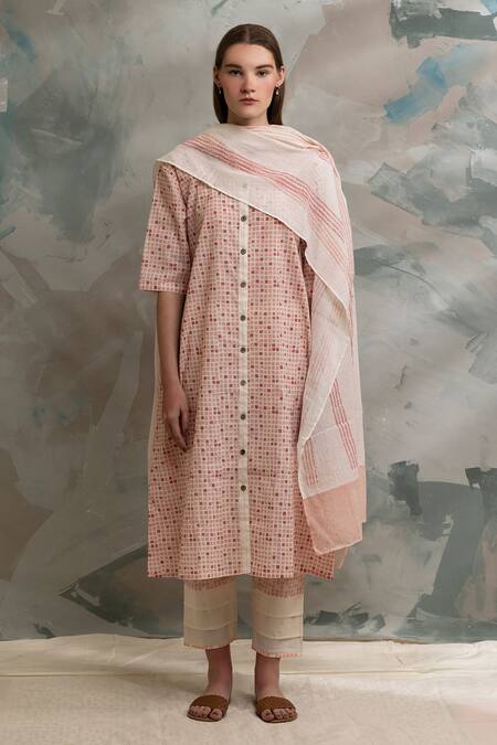 Banana Labs Off White Cotton Square Neck Geometric Print Kurta Pant Set Online at Aza Fashions Banana Labs_Off White Cotton Square Neck Geometric Print Kurta Pant Set _Online_at_Aza_Fashions