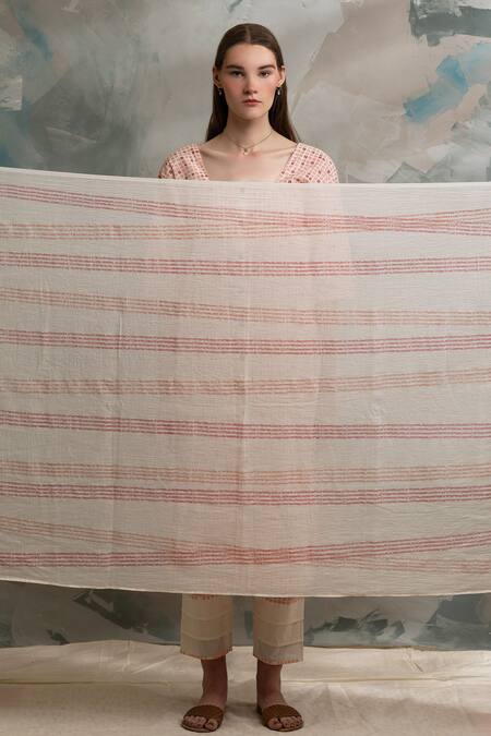 Banana Labs Off White Cotton Square Neck Geometric Print Kurta Pant Set at Aza Fashions Banana Labs_Off White Cotton Square Neck Geometric Print Kurta Pant Set _at_Aza_Fashions