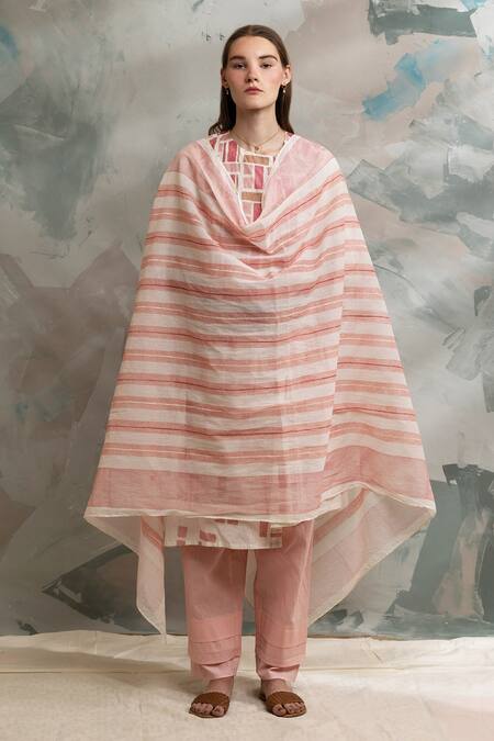 Banana Labs_Off White Cotton Asymmetric Geometric Print Kurta Set _at_Aza_Fashions