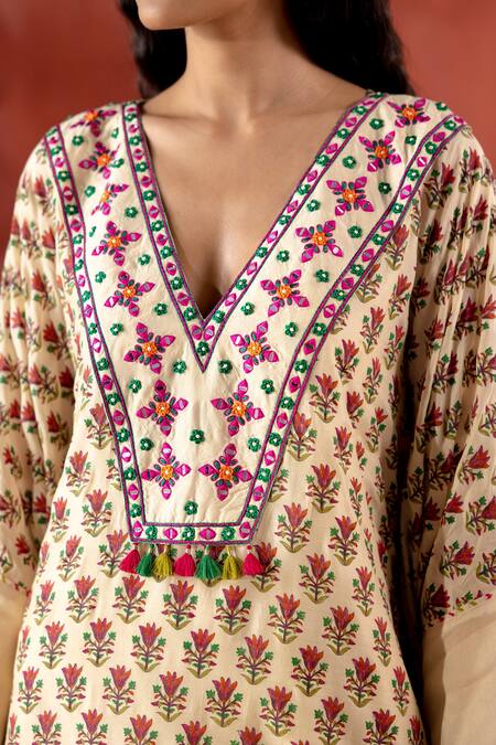 Buy Amisha Kothari Beige Cotton, Silk Tassels V-neck Amba Printed Kaftan Online at Aza Fashions Buy_Amisha Kothari_Beige Cotton, Silk Tassels V-neck Amba Printed Kaftan _Online_at_Aza_Fashions
