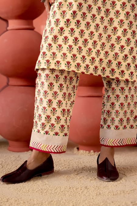 Amisha Kothari_Beige Cotton, , Organza Mirrors, Embroidery Padma Printed Co-ord Set _Online_at_Aza_Fashions