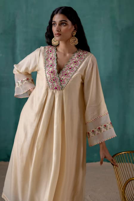 Amisha Kothari_Beige Cotton, Organza, Embroidery V-neck Vibha Kurta Pant Set _Online_at_Aza_Fashions