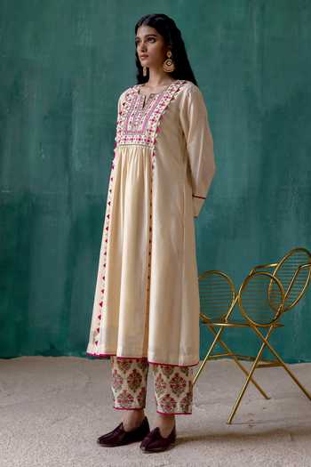 Amisha Kothari_Beige Cotton, , Organza Embroidery Split Bhairavi Yoke Kurta Pant Set _Online_at_Aza_Fashions