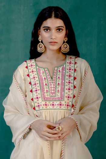Amisha Kothari_Beige Cotton, , Organza Embroidery Split Bhairavi Yoke Kurta Pant Set _at_Aza_Fashions