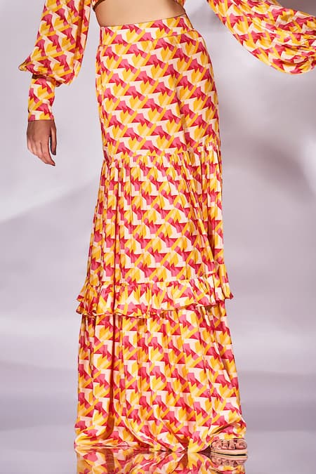 Senren By Eshana Raut_Pink Crepe Square Neck Geometric Print Crop Top And Skirt Set _Online_at_Aza_Fashions