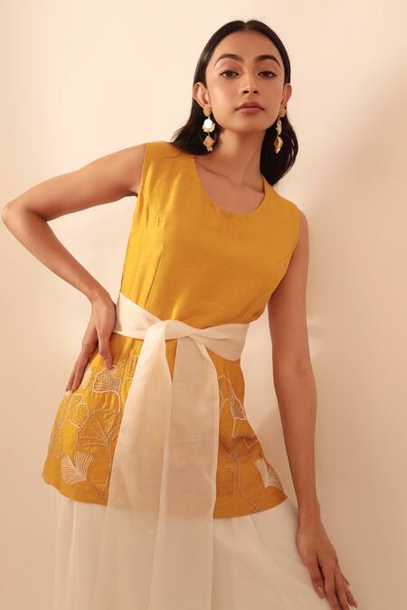 Vanshika Agarwal Label_White Bamberg Silk, Lining Taffeta, Natural Crepe Hazel Tie-up Top And Pant Set _Online_at_Aza_Fashions