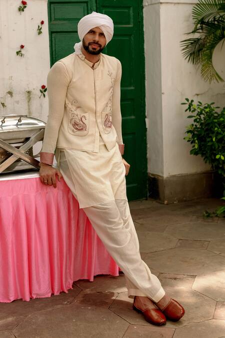 Megha Bansal Hans Bundi & Kurta Set 