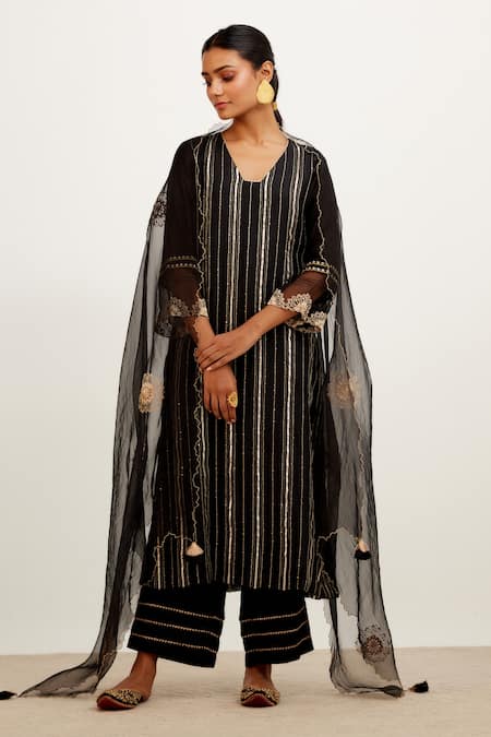 Devnaagri Zari Lace Detailed Chanderi Kurta Set 