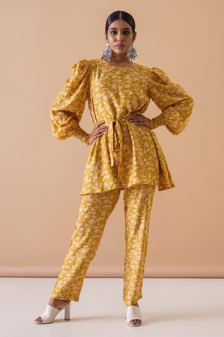 17:17 By Simmi Saboo Yellow Muslin Silk Floral Round Puffed Sleeve Printed Top And Pant Set