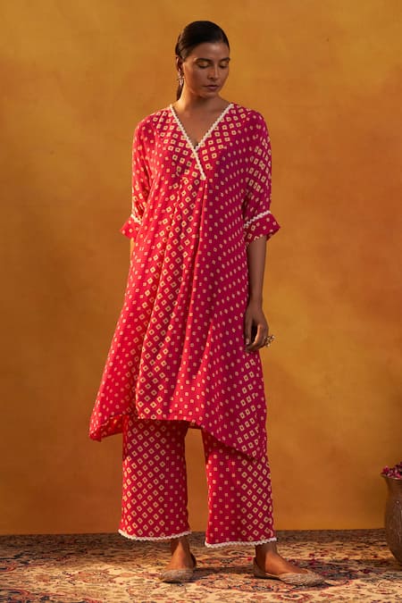 Rekha Agra Magenta Crepe Printed Bandhej V Neck Straight Kurta And Pant Set 