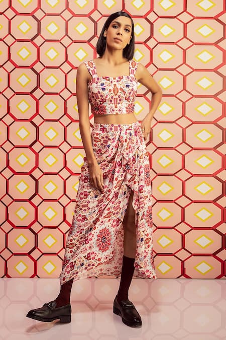 Betrue White Handloom Organic Banana Silk Printed Kashan Square Neck Bustier  