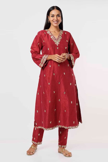 Mehak Murpana Red Silk Embroidery V-neck Floral Neckline Kurta And Pant Set