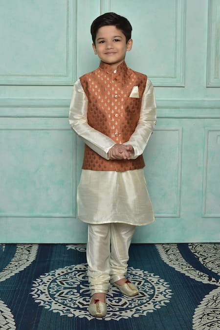 Samyukta Singhania Mandarin Collar Kurta Set 