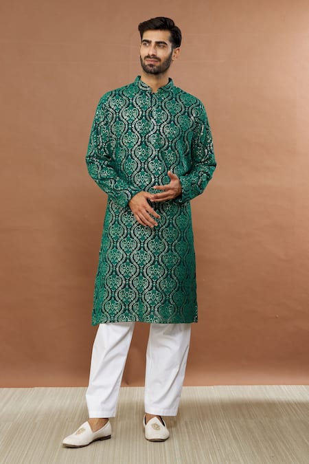 Aham-Vayam Mughalkaari Embroidered Kurta & Pyjama Set 