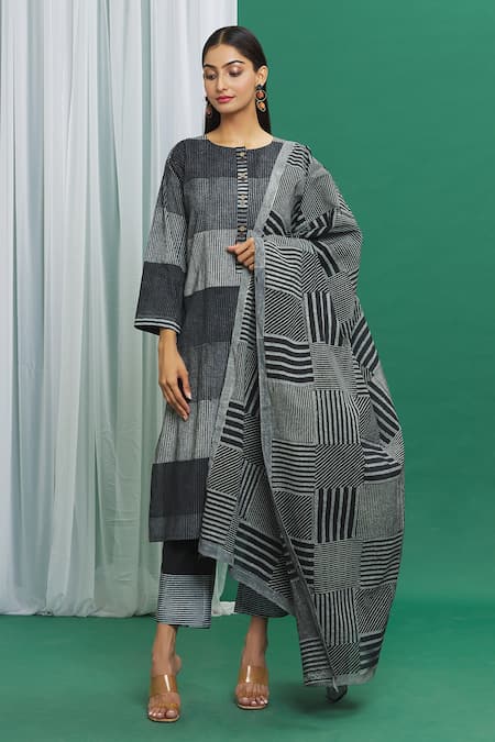 BANANA labs Stripe Print Kurta & Pant Set 