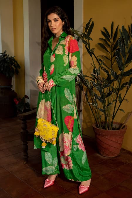 Top 55 Latest Types of Floral Printed Kurtas for Women: (2022) | Sleeves  design for kurtis, Chiffon fabric, Floral prints