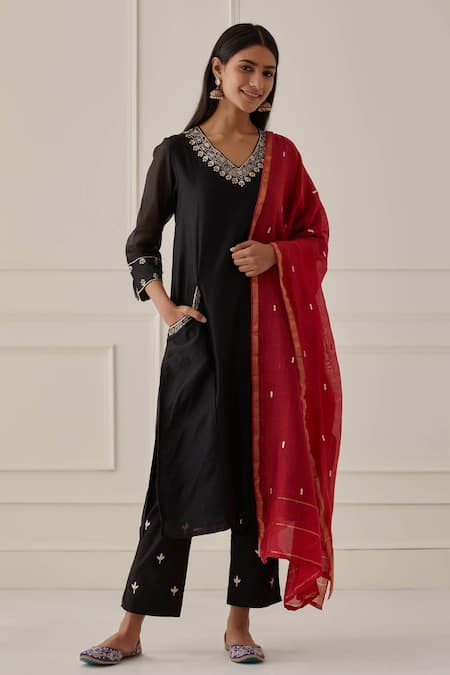 Kamaltaas Embroidered Straight Kurta Set 