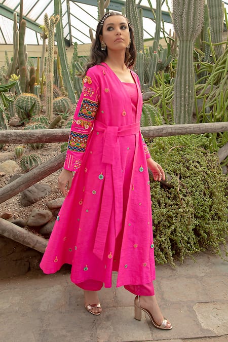 Kacha Tanka Hand Embroidered Flower Motif Jacket Pant Set 