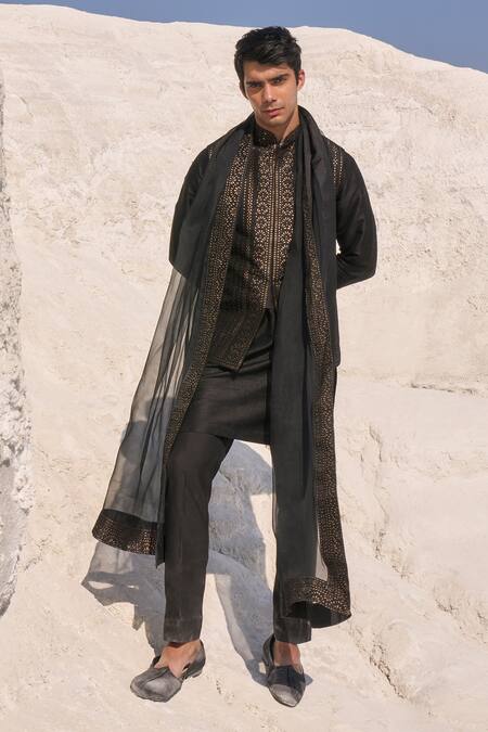 Buy_Seema Gujral_Black Raw Silk Geometric Pattern Bundi Kurta Set_Online_at_Aza_Fashions