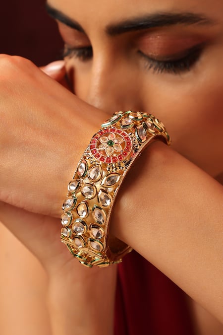 SWABHIMANN Floral Kundan Embellished Kada 