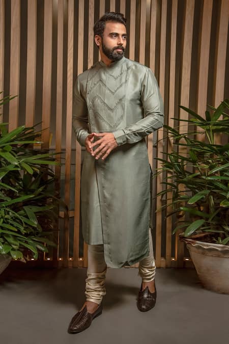 Darshika Menswear Green Silk Blend Plain Pintuck Kurta Set 
