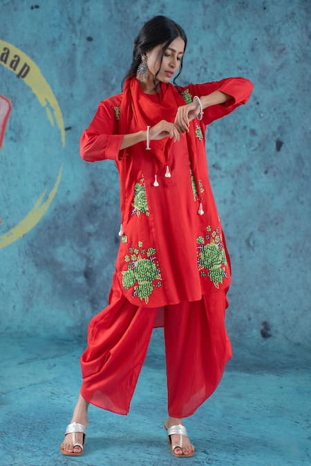 Kacha Tanka Red Cotton Satin Applique Floral Round Neck Rose Pattern Kurta Set