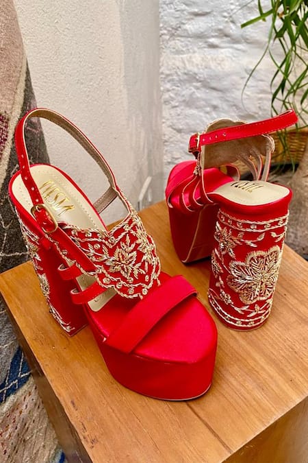 Tiesta Saeba Cutdana Embellished Block Heels 
