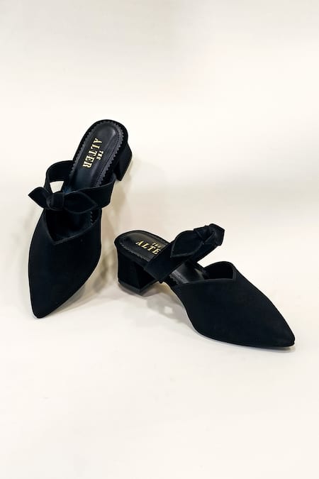 Valentino Garavani Velvet Bow Sandal | Bow sandals, Fashion shoes sandals,  Women shoes