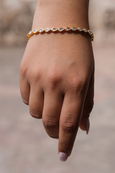 Gold Serene Love Diamond Bracelet – GIVA Jewellery