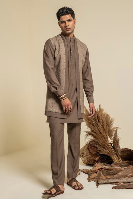 Abkasa Painite Embroidered Bundi & Kurta Set 