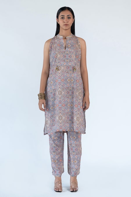 Nikita Vishakha Grey Silk Printed Floral Mandarin Collar Kurta And Pant Set 