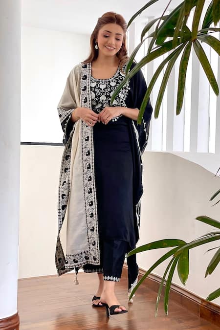 Shipraa Grover Floral Embroidered Kaftan Set 