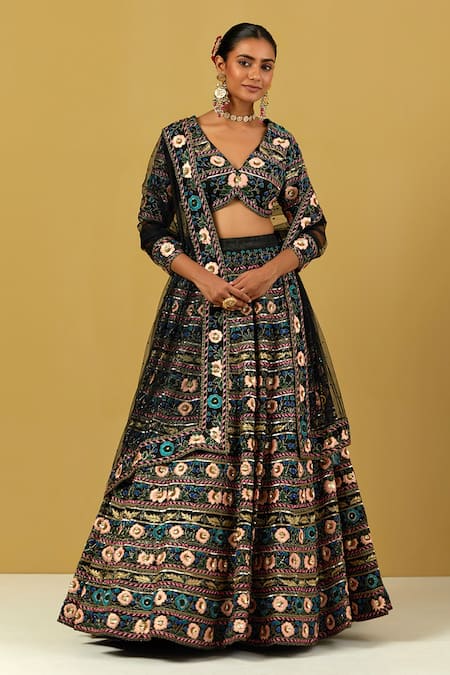 Lami - 9 Mts. Red Resham Embroidery Border & Gold Lace Piping, Designer  Saree Lace, Embroidery On Tissue Fabric, Bridal Lehenga, Saree Dupatta,  Suit, Anarkali Border, Indian Trims, Fashion Sari Border :