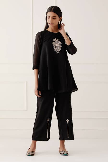 Kamaltaas Embroidered A-Line Kurta & Pant Set 