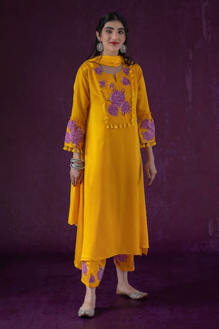 Kacha Tanka Hand Embroidered Kurta Set 